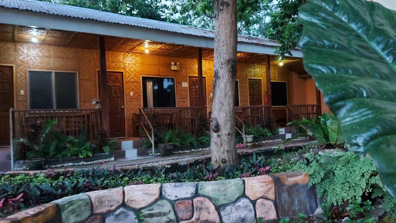 New Village Lodge Oslob Kültér fotó